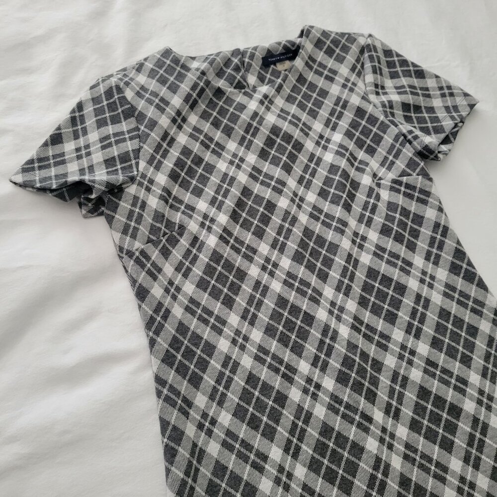 Comfy Casual Tommy Hilfiger Plaid - Picture 3 of 7